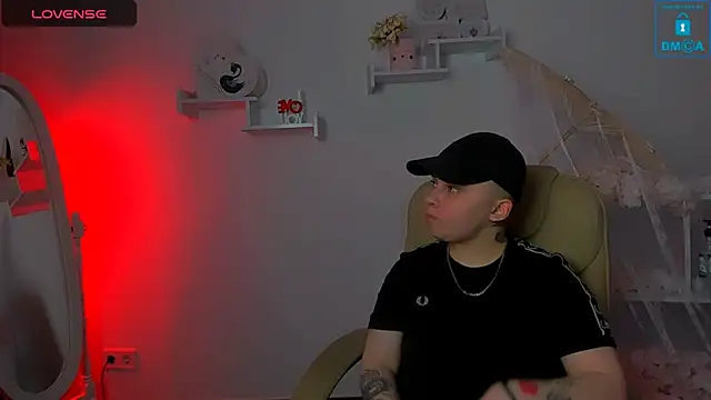 Dolly  Queen  online show from March 22, 2025, 1:00 am