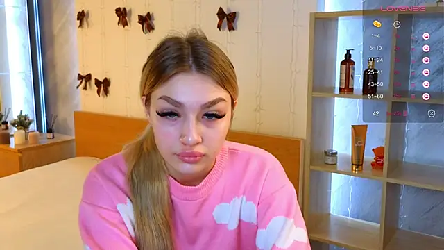 Snapshot of Ella_Milla chatting on December 25, 2024, 5:26 am Ella Milla online show from December 25, 2024, 5:26 am