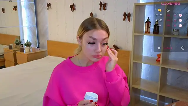 Snapshot of Ella_Milla chatting on December 29, 2024, 5:31 am Ella Milla online show from December 29, 2024, 5:31 am