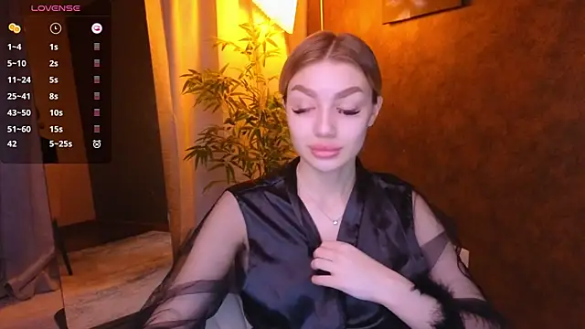 Snapshot of Ella_Milla chatting on January 9, 2025, 5:34 am Ella Milla online show from January 9, 2025, 5:34 am