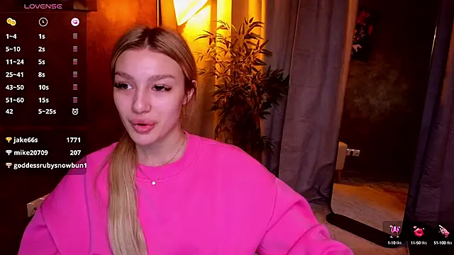 Snapshot of Ella_Milla chatting on January 23, 2025, 5:45 am Ella Milla online show from January 23, 2025, 5:45 am