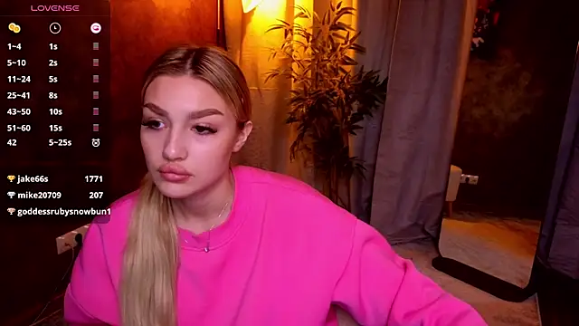 Snapshot of Ella_Milla chatting on January 23, 2025, 11:48 am Ella Milla online show from January 23, 2025, 11:48 am