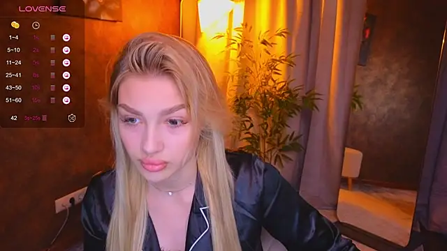 Snapshot of Ella_Milla chatting on January 27, 2025, 8:51 am Ella Milla online show from January 27, 2025, 8:51 am