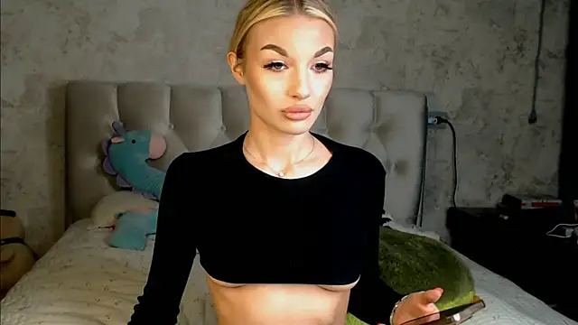 Snapshot of Ella_Milla chatting on March 26, 2026, 3:28 pm Ella Milla online show from March 26, 2026, 3:28 pm