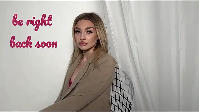 Snapshot of Ella_Milla chatting on April 1, 2026, 1:34 pm Ella Milla online show from April 1, 2026, 1:34 pm