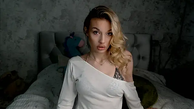 Ella Milla online show from June 5, 2026, 2:12 pm