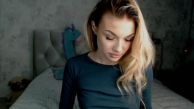 Ella Milla online show from June 18, 2026, 12:53 pm