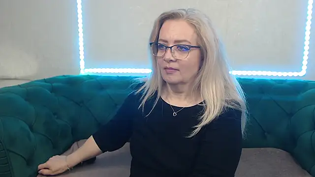 IvanaCharm online show from May 12, 2026, 3:25 am