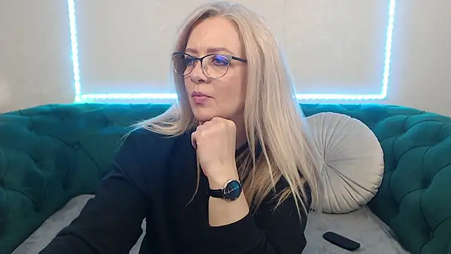 IvanaCharm online show from May 15, 2026, 3:13 am