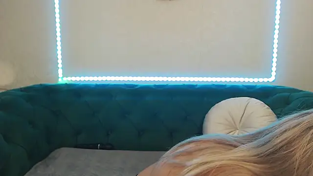 IvanaCharm online show from May 17, 2026, 3:26 am