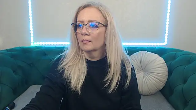 IvanaCharm online show from May 19, 2026, 3:13 am
