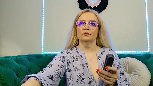 IvanaCharm online show from May 28, 2026, 3:26 am