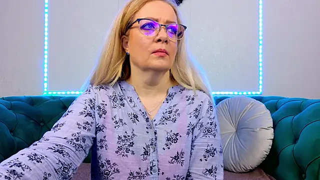 IvanaCharm online show from June 1, 2026, 3:19 am