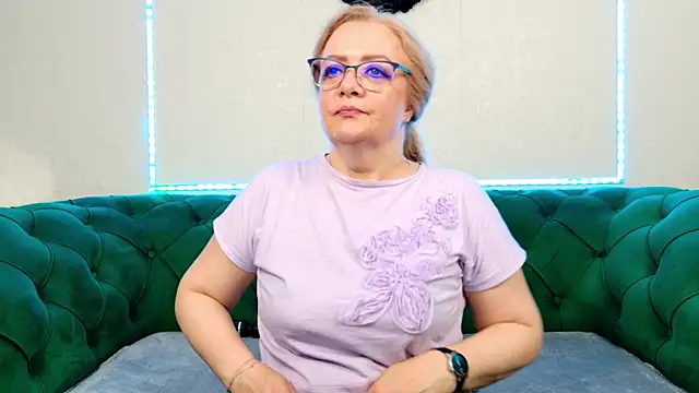 IvanaCharm online show from June 25, 2026, 3:28 am