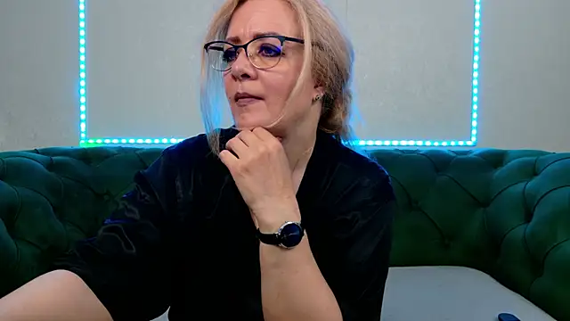 IvanaCharm online show from July 19, 2026, 3:32 am