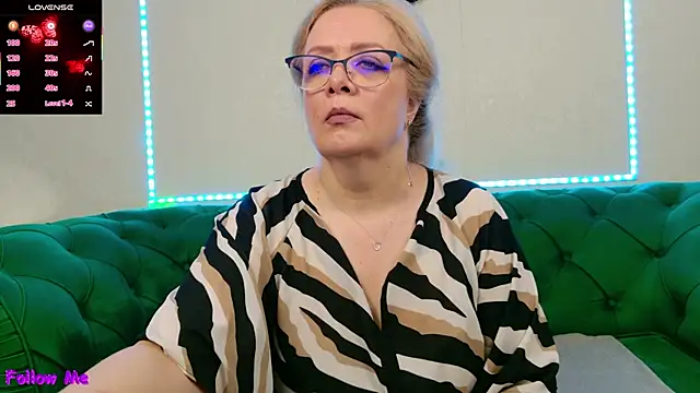IvanaCharm online show from August 4, 2026, 3:32 am