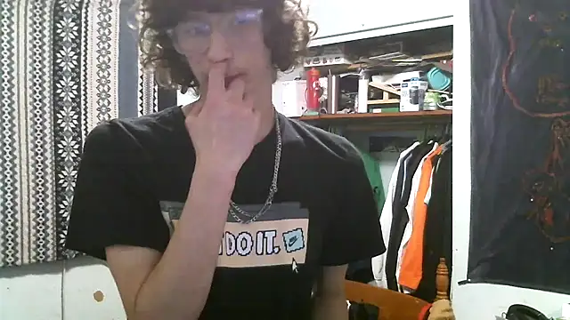 Snapshot of Batman333444 chatting on March 18, 2025, 9:32 pm Batman333444 online show from March 18, 2025, 9:32 pm