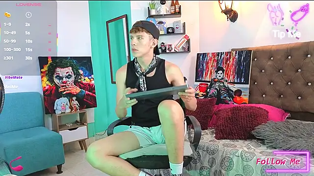 flowers18 online show from October 8, 2025, 9:45 pm