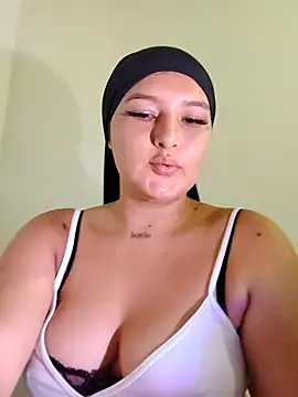 Snapshot of Celeste_camila18 chatting on September 18, 2025, 9:39 pm Celeste camila18 online show from September 18, 2025, 9:39 pm