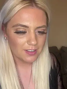 Blondiee3088 online show from December 4, 2024, 1:25 am