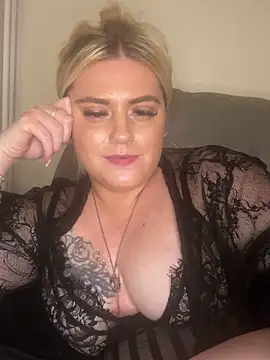 Blondiee3088 online show from January 10, 2025, 2:04 am