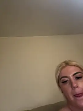 Blondiee3088 online show from February 7, 2025, 1:47 am