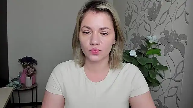 MariaSttone online show from September 28, 2025, 10:42 am