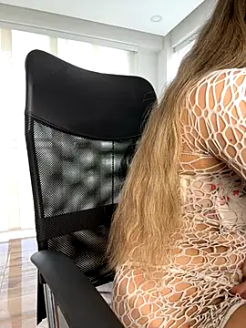 nicollefiorett online show from October 21, 2025, 8:53 pm