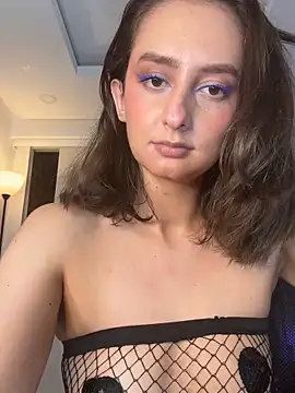 nicollefiorett online show from March 25, 2026, 12:49 am