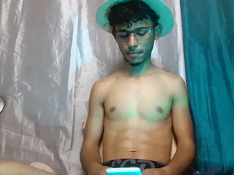 Luckbigcock64 online show from January 9, 2025, 1:35 pm