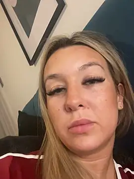 Busty-Bambi online show from March 14, 2025, 11:32 pm