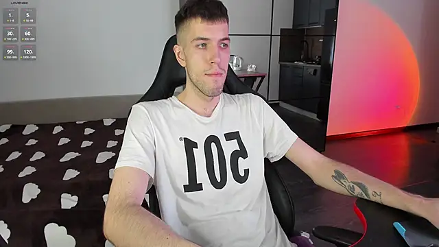 White Dylan online show from March 7, 2025, 9:48 pm