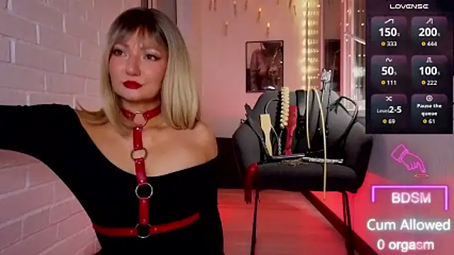 Snapshot of Sandralawrence chatting on October 28, 2025, 9:28 pm Sandralawrence online show from October 28, 2025, 9:28 pm