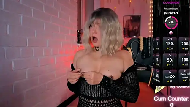 Sandralawrence online show from March 11, 2026, 9:54 pm