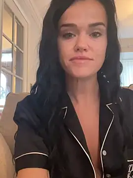 English-Chloe96 online show from December 17, 2024, 11:39 am