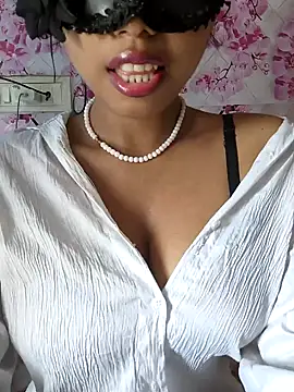 sandy naughty online show from June 12, 2026, 5:17 am