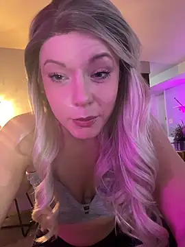 Snapshot of EllaSnow chatting on March 13, 2026, 5:47 am EllaSnow online show from March 13, 2026, 5:47 am