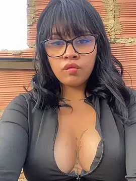 honeyy mia online show from February 9, 2025, 9:39 pm