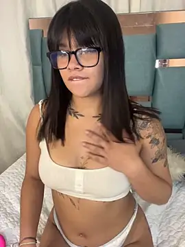 honeyy mia online show from October 15, 2025, 5:29 am