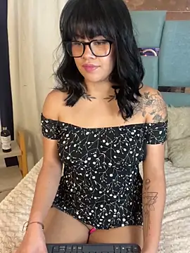 honeyy mia online show from October 29, 2025, 4:48 am