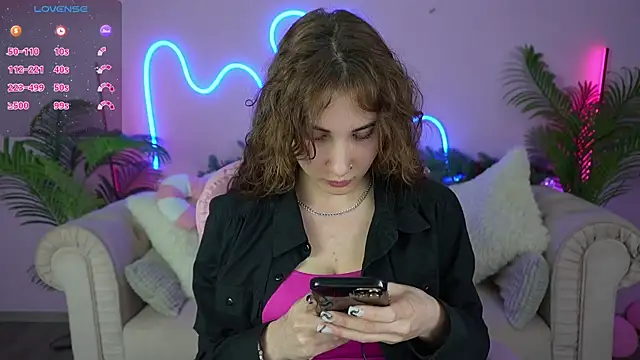 Snapshot of JennyyLuv chatting on January 9, 2025, 7:50 pm JennyyLuv online show from January 9, 2025, 7:50 pm