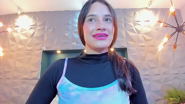 LaurenJhonsonn online show from January 6, 2025, 9:08 am