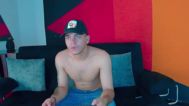 Snapshot of Tiger_Savage chatting on January 15, 2025, 9:20 pm Tiger Savage online show from January 15, 2025, 9:20 pm