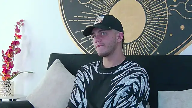 Snapshot of Tiger_Savage chatting on January 18, 2025, 8:40 pm Tiger Savage online show from January 18, 2025, 8:40 pm