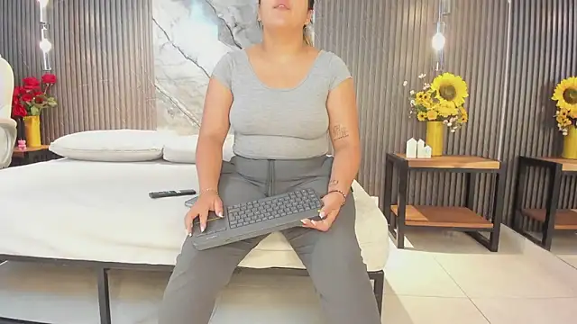 julietha taylor online show from May 5, 2026, 1:13 am