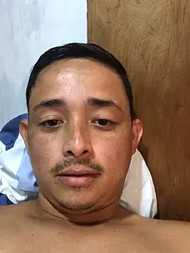 isacalejandroo online show from December 26, 2024, 7:49 pm