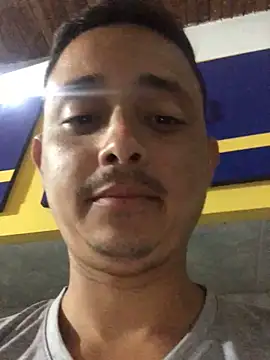 isacalejandroo online show from December 27, 2024, 2:14 am