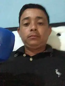 isacalejandroo online show from February 1, 2025, 2:56 pm