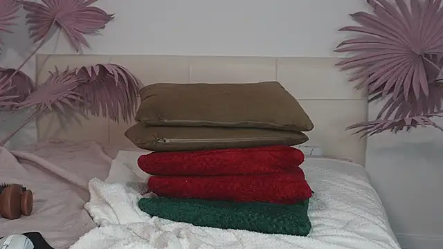 tiffannyjons online show from December 5, 2024, 9:17 pm