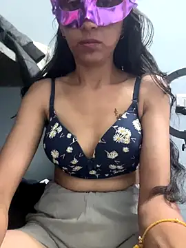 HotRiyacpl online show from November 18, 2025, 5:06 pm